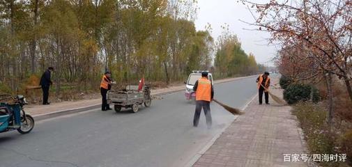 乡镇里的清洁工,大部分都是老人在做道路清洁工作